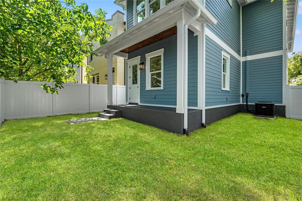 Image 46 of property listing at 115 W HIAWATHA STREET 1/2, Tampa, FL 33604