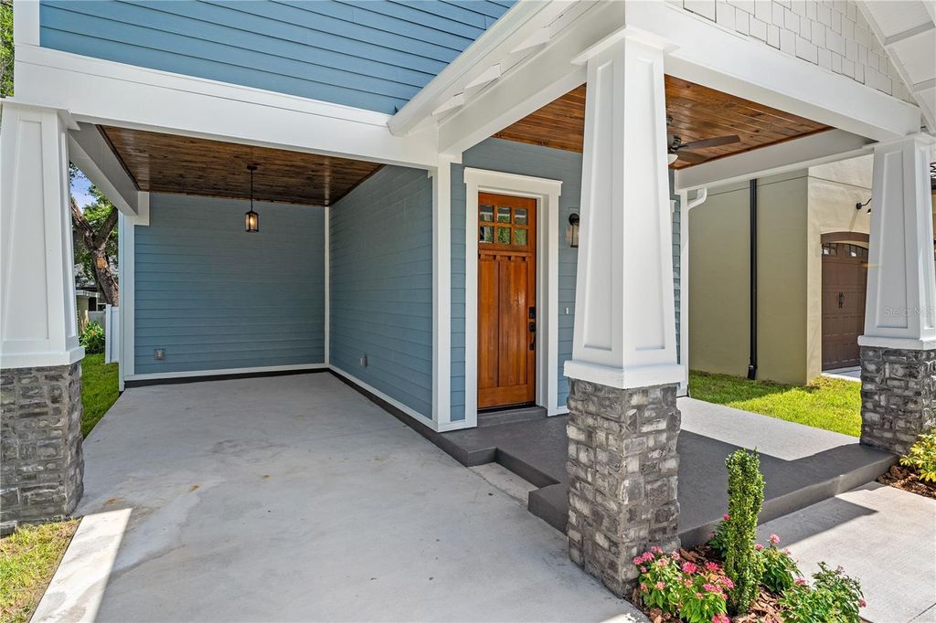 Image 6 of property listing at 115 W HIAWATHA STREET 1/2, Tampa, FL 33604