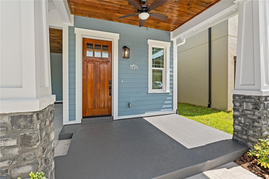 Image 7 of property listing at 115 W HIAWATHA STREET 1/2, Tampa, FL 33604