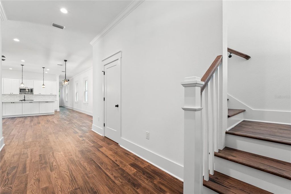 Image 8 of property listing at 115 W HIAWATHA STREET 1/2, Tampa, FL 33604