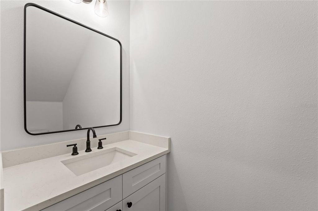 Image 10 of property listing at 115 W HIAWATHA STREET 1/2, Tampa, FL 33604