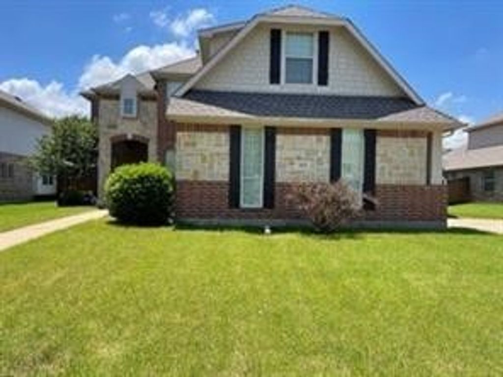 2951 N Camino Lagos, Grand Prairie, TX 75054