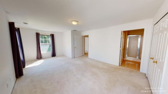 2802 S Knightsbridge Circle, Ann Arbor, MI 48105