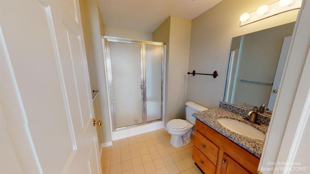 2802 S Knightsbridge Circle, Ann Arbor, MI 48105