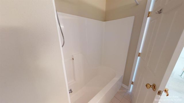 2802 S Knightsbridge Circle, Ann Arbor, MI 48105