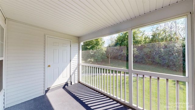2802 S Knightsbridge Circle, Ann Arbor, MI 48105
