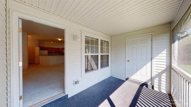 2802 S Knightsbridge Circle, Ann Arbor, MI 48105