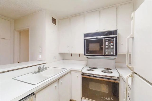 11750 W Sunset Boulevard 214, Los Angeles, CA 90049