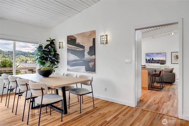 6924 96th Avenue SE, Mercer Island, WA 98040