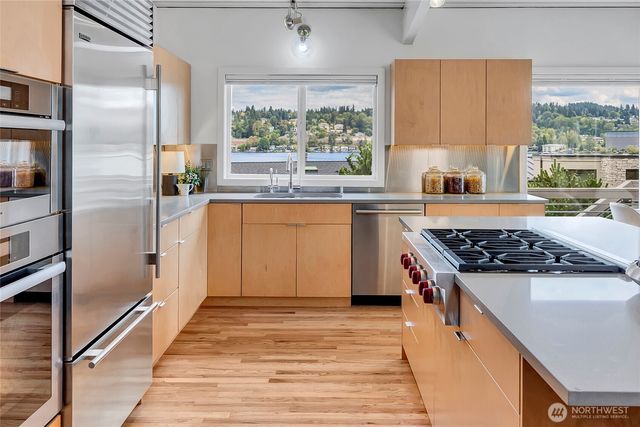 6924 96th Avenue SE, Mercer Island, WA 98040