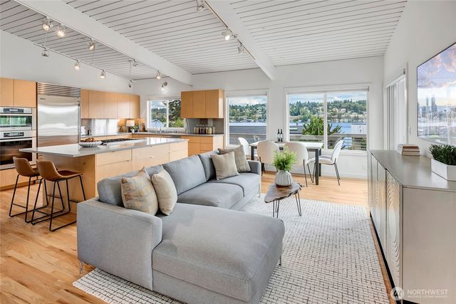 6924 96th Avenue SE, Mercer Island, WA 98040
