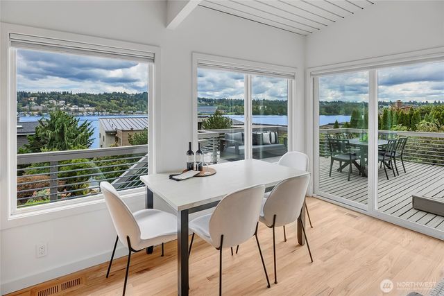 6924 96th Avenue SE, Mercer Island, WA 98040