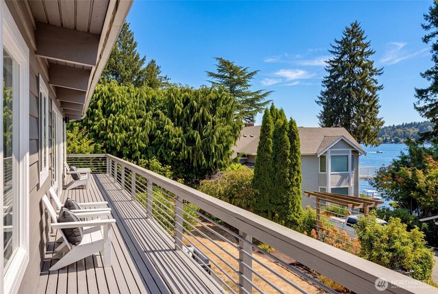 6924 96th Avenue SE, Mercer Island, WA 98040