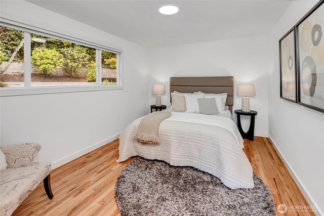 6924 96th Avenue SE, Mercer Island, WA 98040