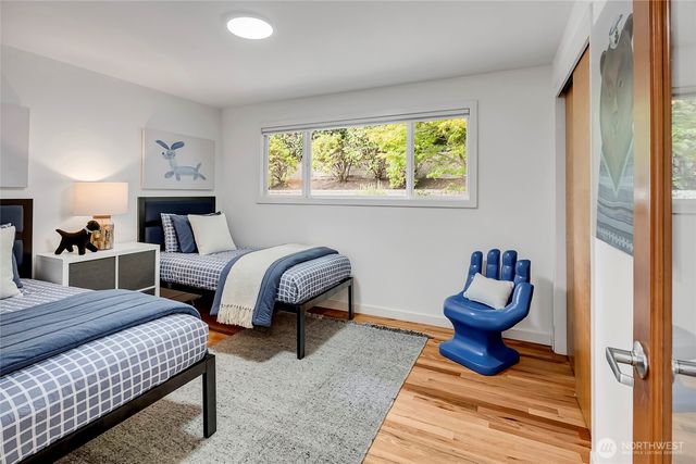 6924 96th Avenue SE, Mercer Island, WA 98040