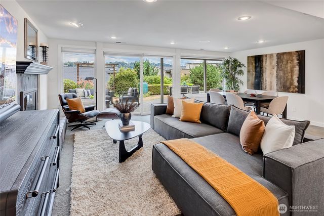 6924 96th Avenue SE, Mercer Island, WA 98040