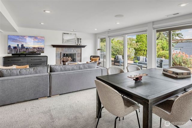 6924 96th Avenue SE, Mercer Island, WA 98040