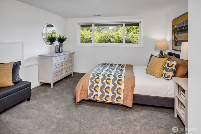 6924 96th Avenue SE, Mercer Island, WA 98040