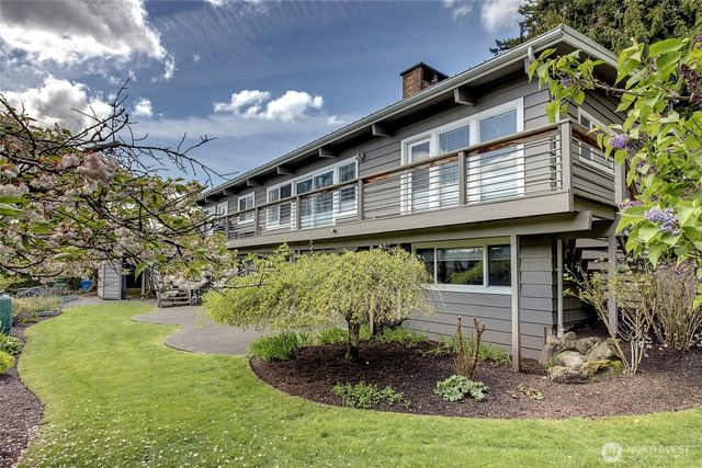 6924 96th Avenue SE, Mercer Island, WA 98040