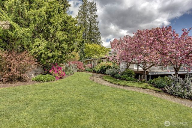 6924 96th Avenue SE, Mercer Island, WA 98040