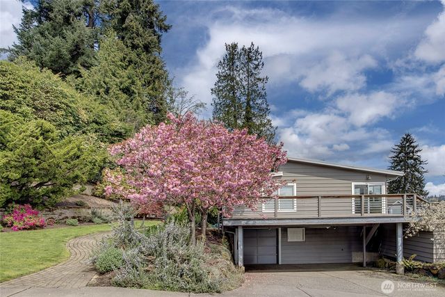 6924 96th Avenue SE, Mercer Island, WA 98040
