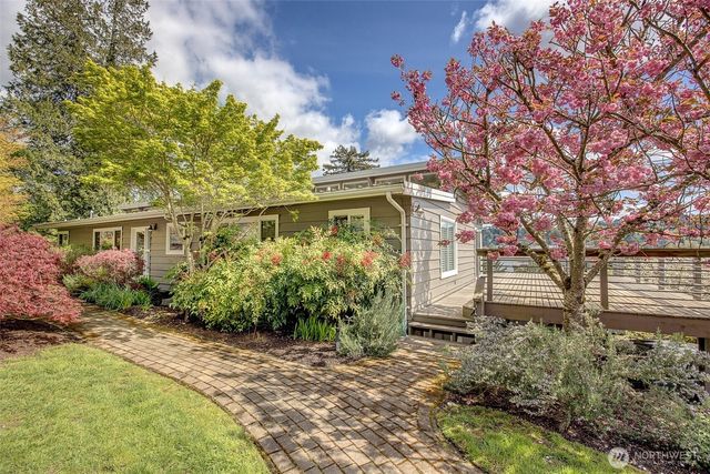 6924 96th Avenue SE, Mercer Island, WA 98040