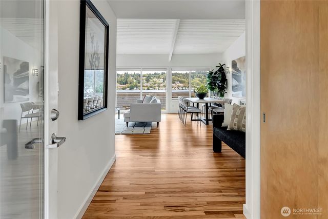 6924 96th Avenue SE, Mercer Island, WA 98040