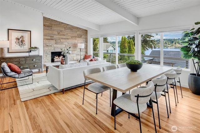 6924 96th Avenue SE, Mercer Island, WA 98040