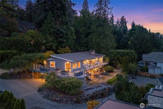 6924 96th Avenue SE, Mercer Island, WA 98040