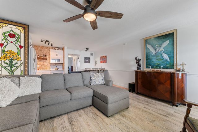 100 Shore Court 105, North Palm Beach, FL 33408