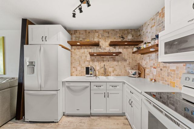 100 Shore Court 105, North Palm Beach, FL 33408