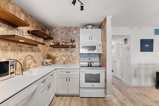 100 Shore Court 105, North Palm Beach, FL 33408