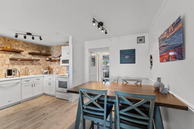 100 Shore Court 105, North Palm Beach, FL 33408