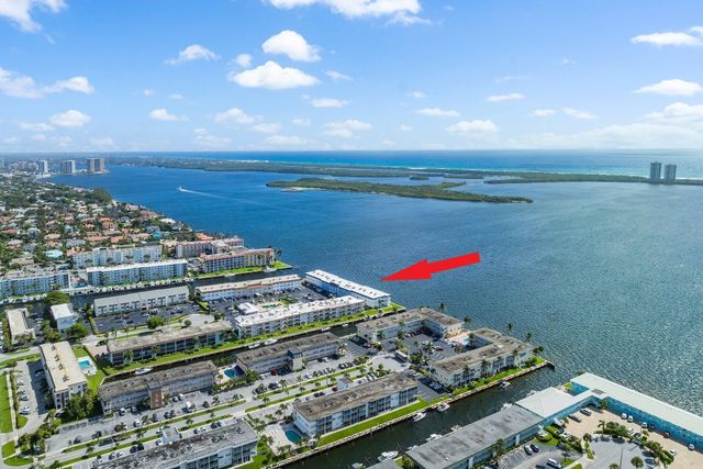 100 Shore Court 105, North Palm Beach, FL 33408