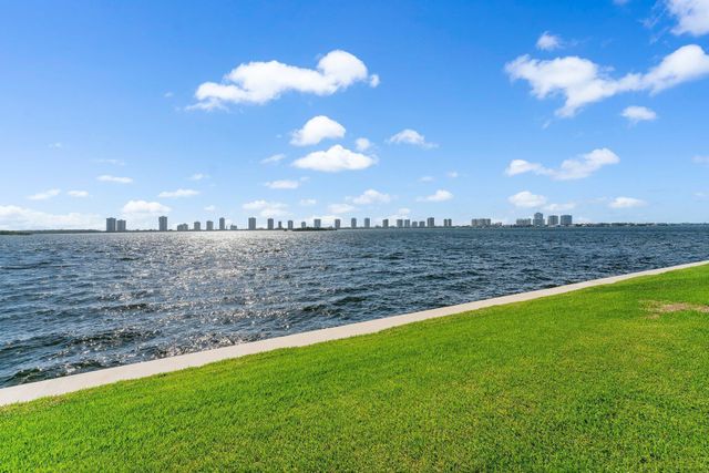 100 Shore Court 105, North Palm Beach, FL 33408