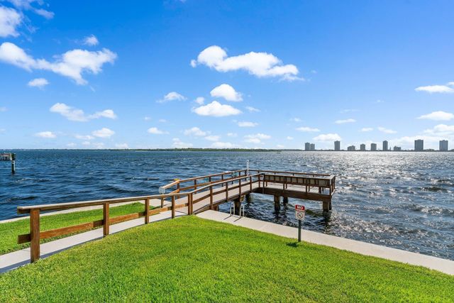 100 Shore Court 105, North Palm Beach, FL 33408