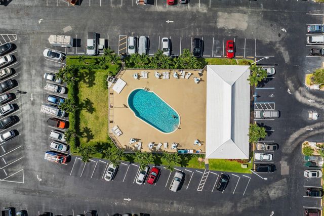 100 Shore Court 105, North Palm Beach, FL 33408