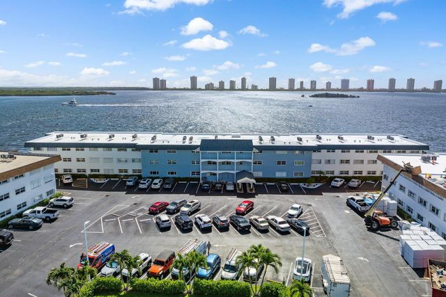 100 Shore Court 105, North Palm Beach, FL 33408