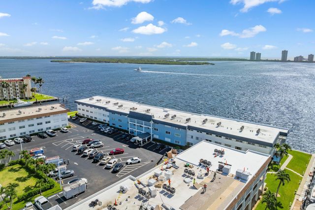 100 Shore Court 105, North Palm Beach, FL 33408