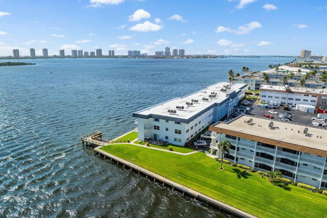 100 Shore Court 105, North Palm Beach, FL 33408