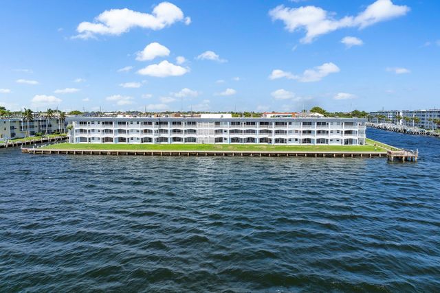 100 Shore Court 105, North Palm Beach, FL 33408