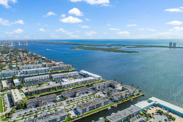 100 Shore Court 105, North Palm Beach, FL 33408