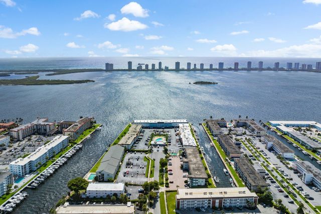 100 Shore Court 105, North Palm Beach, FL 33408