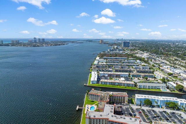 100 Shore Court 105, North Palm Beach, FL 33408