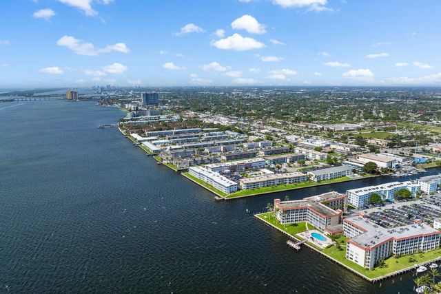 100 Shore Court 105, North Palm Beach, FL 33408