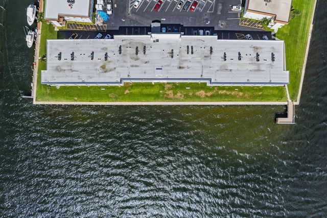 100 Shore Court 105, North Palm Beach, FL 33408