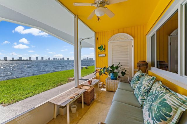 100 Shore Court 105, North Palm Beach, FL 33408