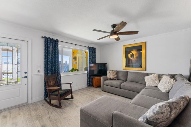 100 Shore Court 105, North Palm Beach, FL 33408