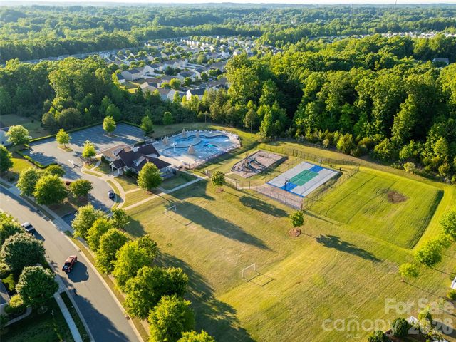 8724 Gray Willow Road, Charlotte, NC 28227
