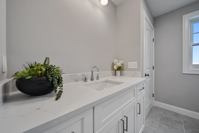 7 Cypress Lane # 5, Windham, NH 03087